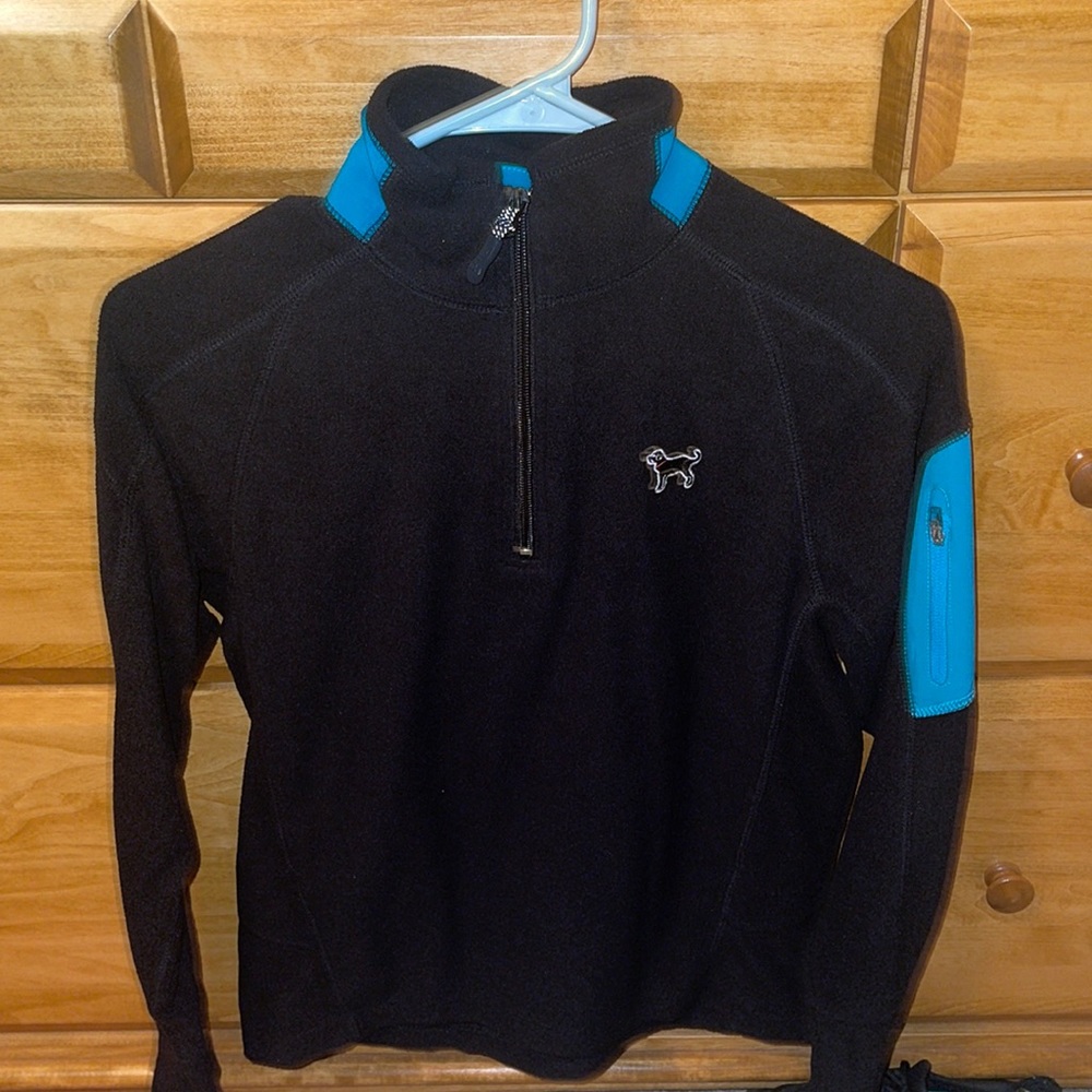 Black dog sweatshirt